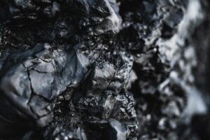 黒曜石の産地と採集——日本の鉱物写真