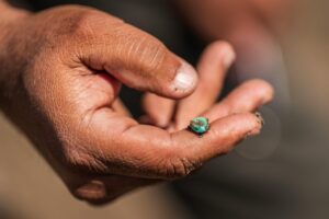 「同じ石、同じ色、なぜ産地で価格が10倍の写真