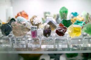 ガーネットの科学と謎——鉱物写真